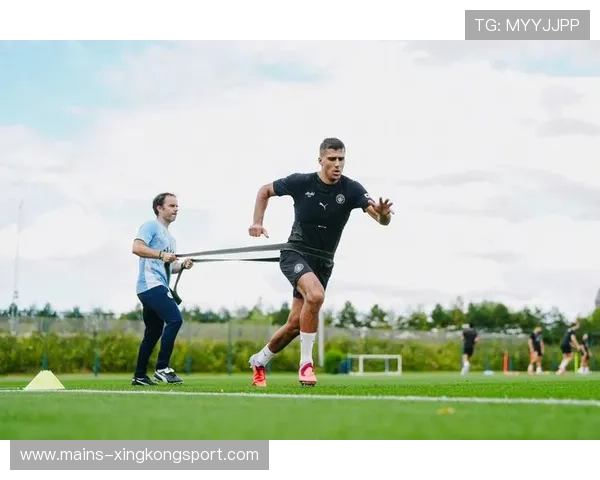 曼城保持高控球节奏压制对手,罗德里稳定构建中场节拍